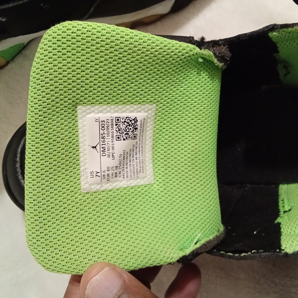 Jordan Kids Black and Neon Green Sneakers - Picture 8 of 9